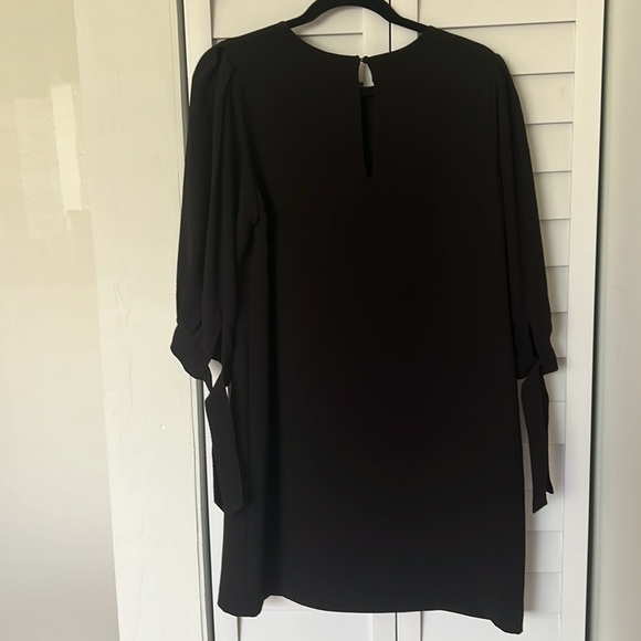 Black dress - Picture 2 of 3